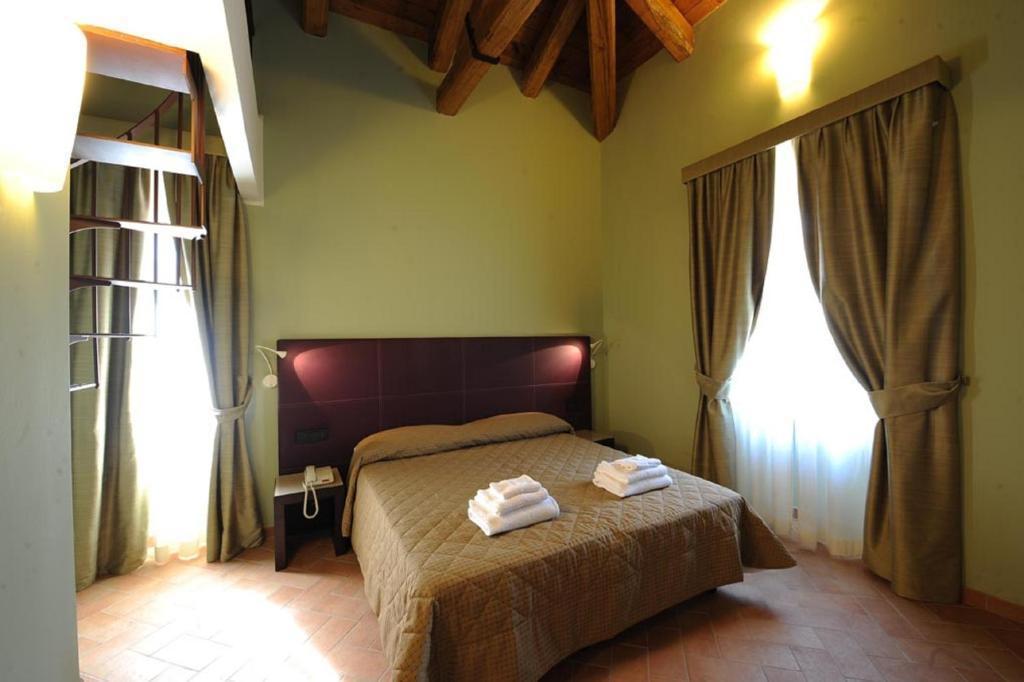 Magione Papale Relais Hotel L'Aquila Værelse billede