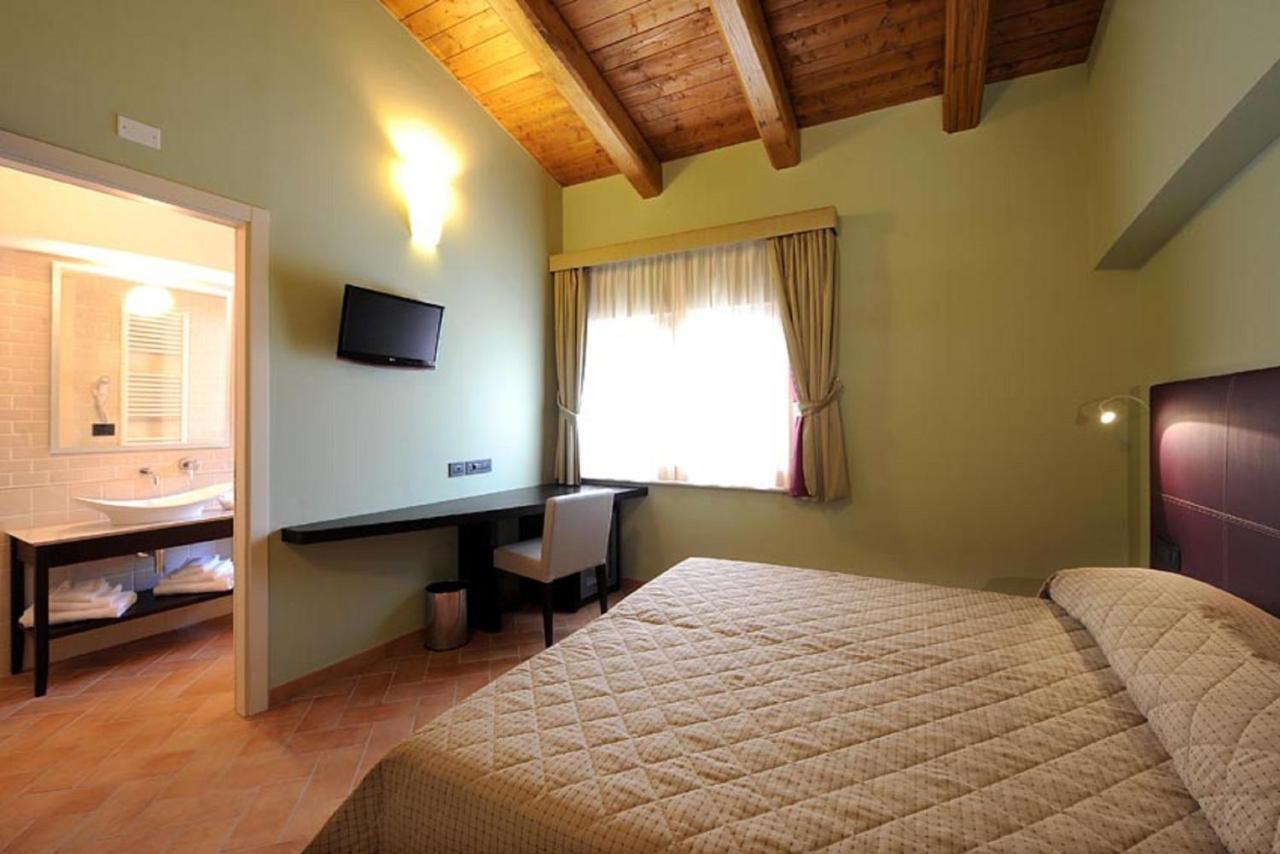 Magione Papale Relais Hotel L'Aquila Værelse billede